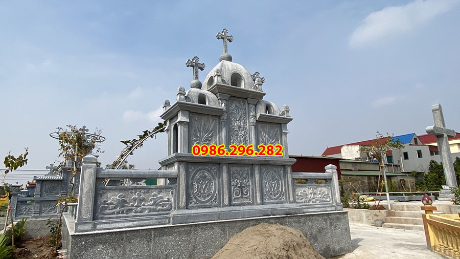 Lăng mộ đá công giáo thiết kế theo phong cách lâu đài