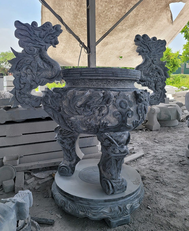 Mẫu lư hương tai rồng