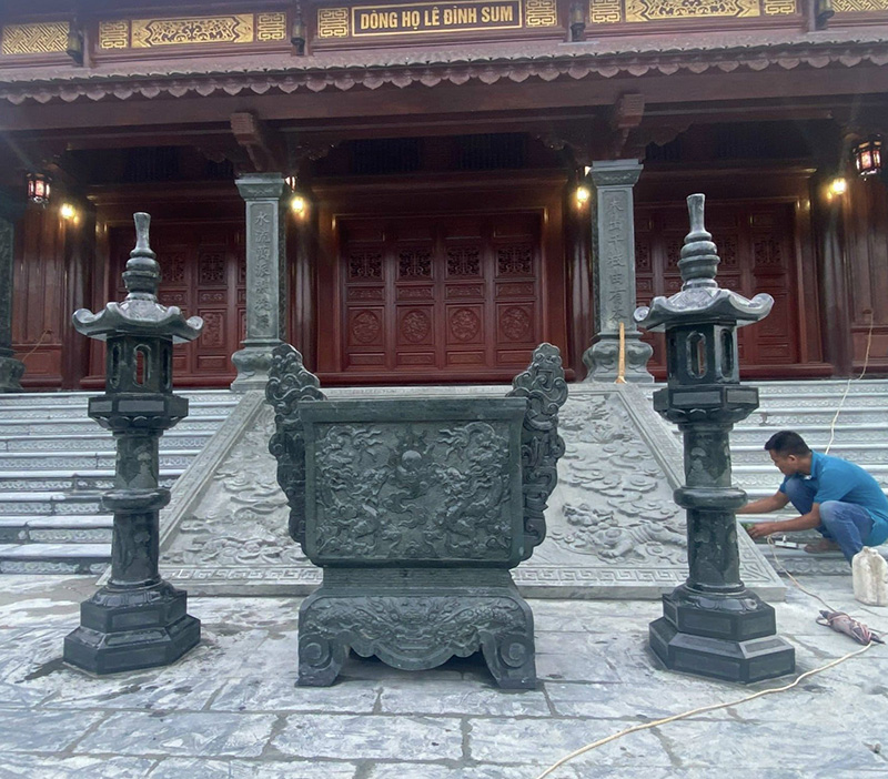 Mẫu lư hương đá chữ nhật đơn giản, phù hợp không gian tâm linh